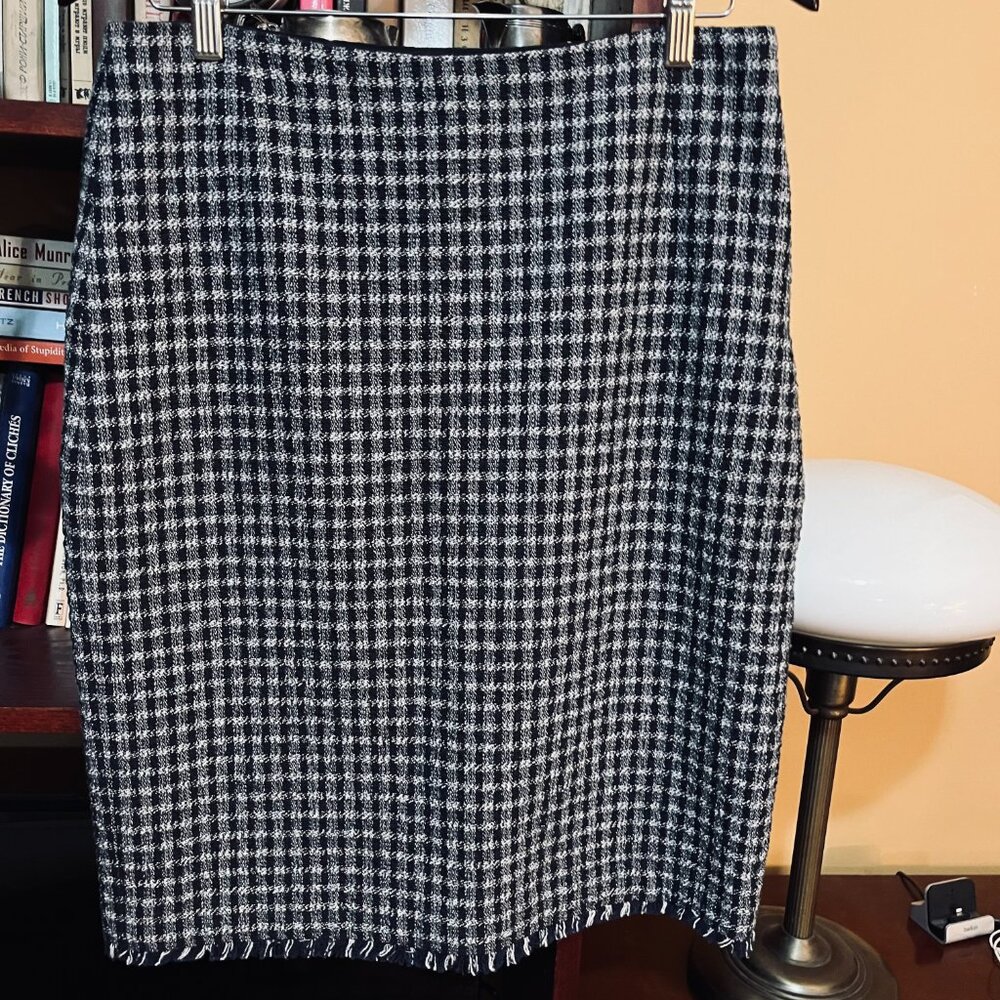 Max Mara Pencil Skirt Navy and White Tweed Bouckle Fully Lined Sz M 10